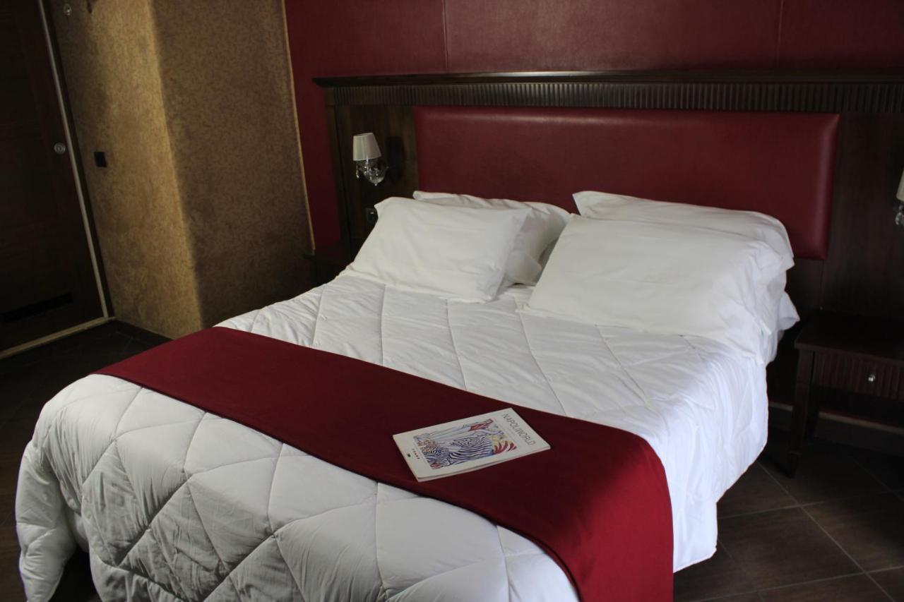Guiren Dal 1959 Hotel Nápoles