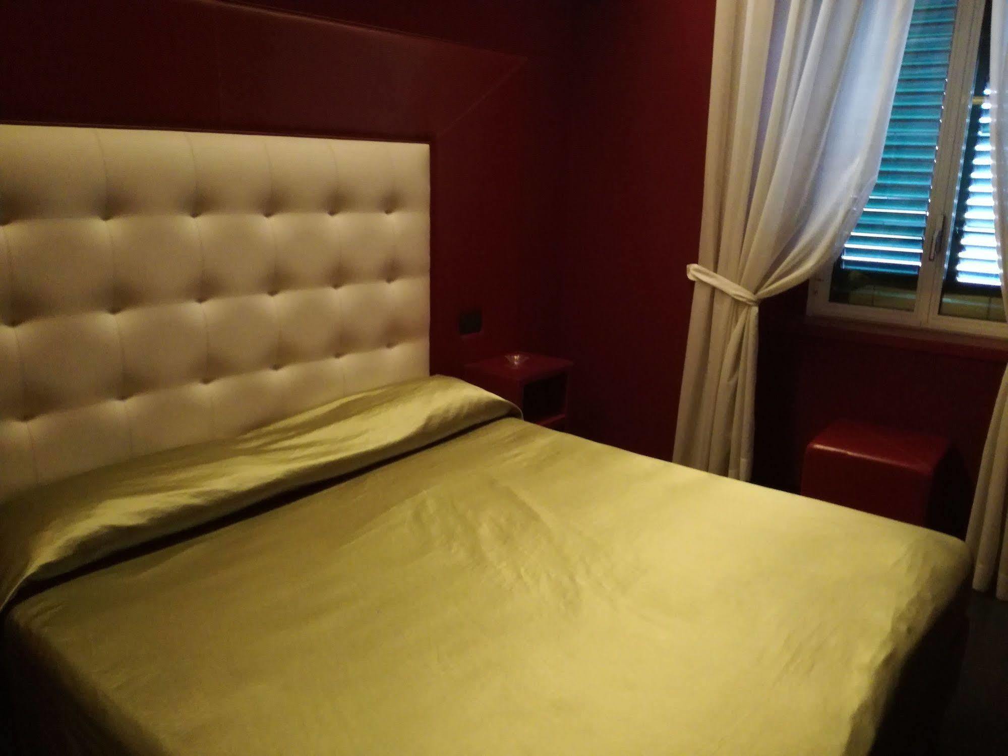 Guiren Dal 1959 Hotel Nápoles